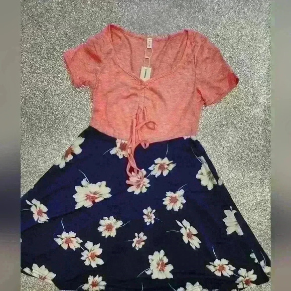 PRINTED FLORAL SHORT  SLEEVE FLARE DRESS SIZE SM - Picture 4 of 7